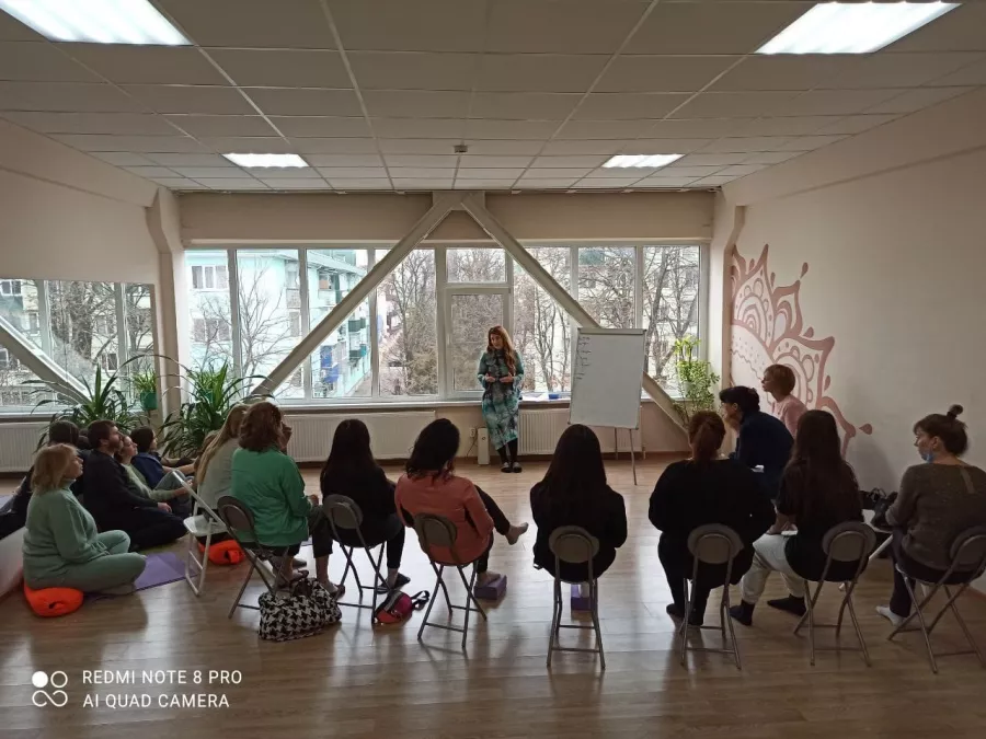 Центр Йоги Живи Легко в Майкопе: Чай, Йога, Танцы, Массаж, Пилатес, Медицина,