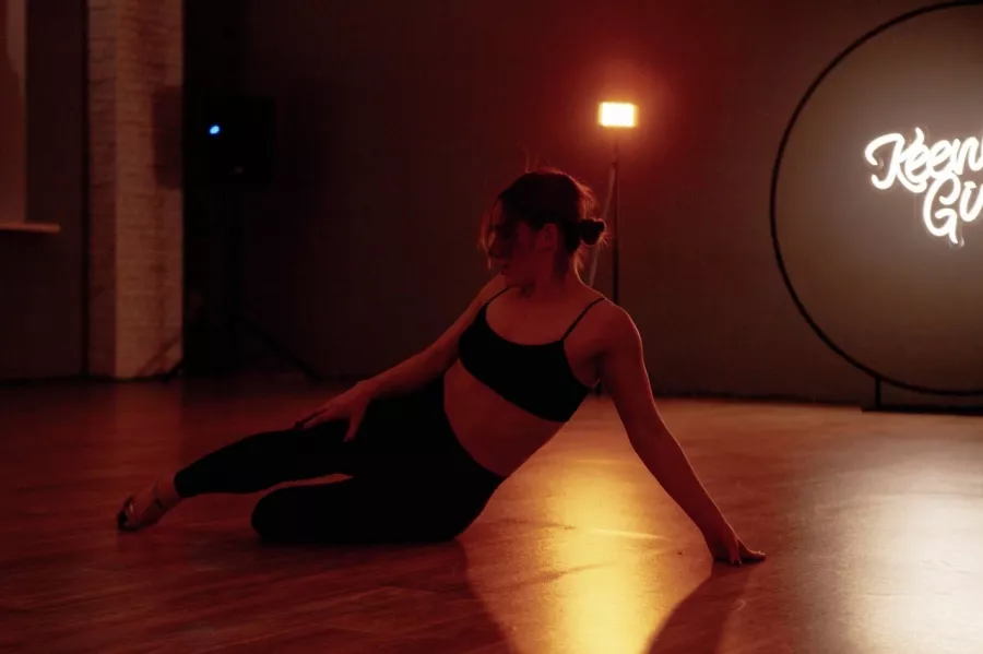 Танцевальная студия Keenly girls dance house в Перми: Взрослым, Танцы, Зал, Хореография, Растяжка, Школа,