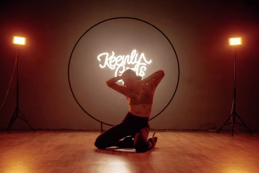 Танцевальная студия Keenly girls dance house в Перми: Взрослым, Танцы, Зал, Хореография, Растяжка, Школа,