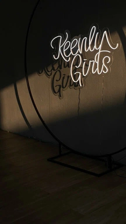 Танцевальная студия Keenly girls dance house в Перми: Взрослым, Танцы, Зал, Хореография, Растяжка, Школа,