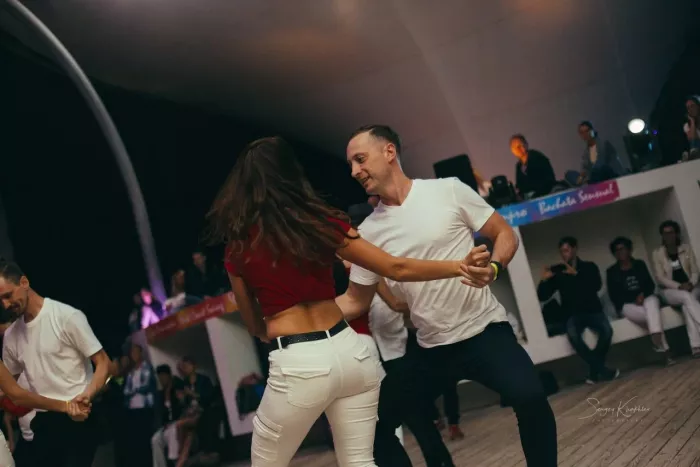 Школа танцев "Басикомба"