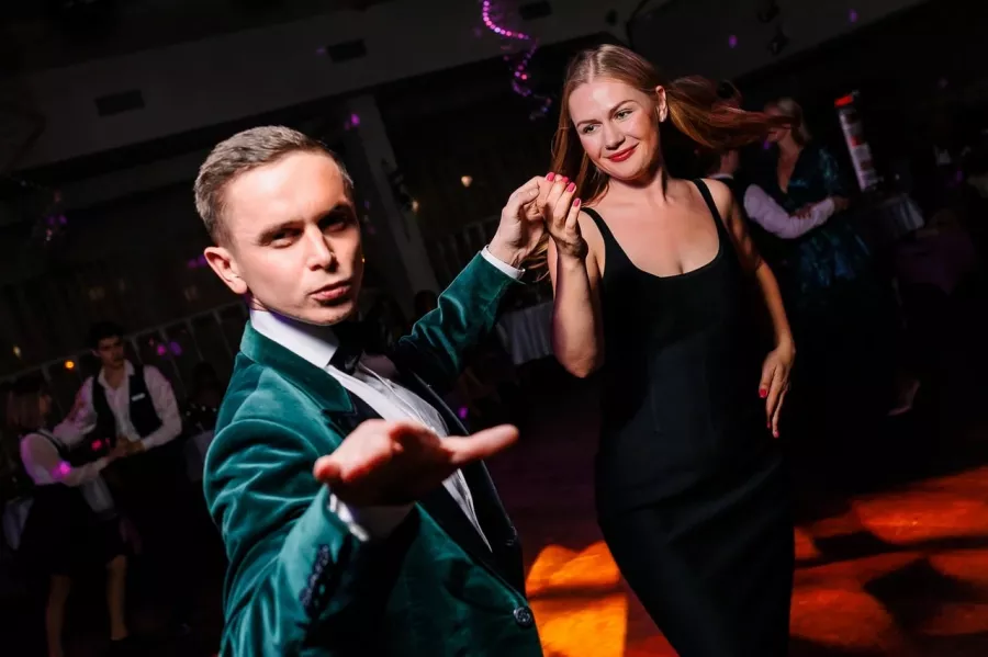 Танцевальный клуб GallaDance в Екатеринбурге: Танцы, Зал, Хореография, Школа танцев, Парные танцы, Растяжка,