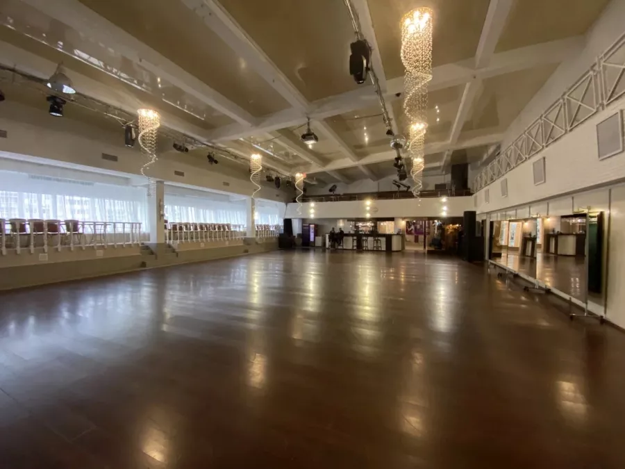 Танцевальный клуб GallaDance в Екатеринбурге: Танцы, Зал, Хореография, Школа танцев, Парные танцы, Растяжка,