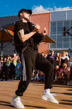 Школа танцев "Global Dance University" на Серова