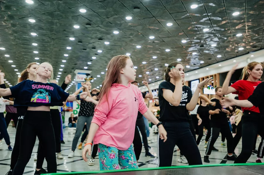 Школа танцев Global Dance University на Стахановской в Екатеринбурге: Танцы, Зал, Хореография, Школа танцев, Растяжка, Хип-хоп,