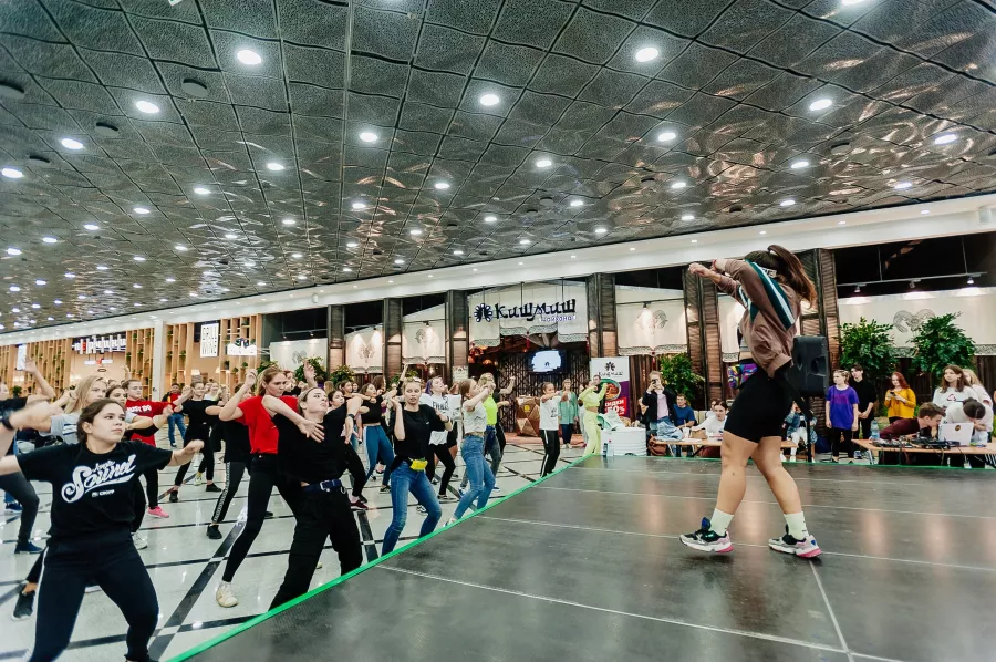 Школа танцев Global Dance University на Стахановской в Екатеринбурге: Танцы, Зал, Хореография, Школа танцев, Растяжка, Хип-хоп,