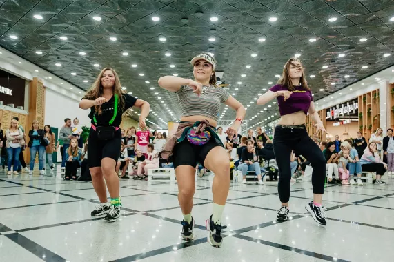 Школа танцев "Global Dance University" на Академике Бардина