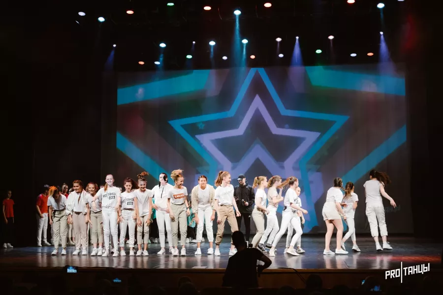 Школа танцев Global Dance University на Краснолесья в Екатеринбурге: Танцы, Зал, Хореография, Школа танцев, Растяжка, Хип-хоп,