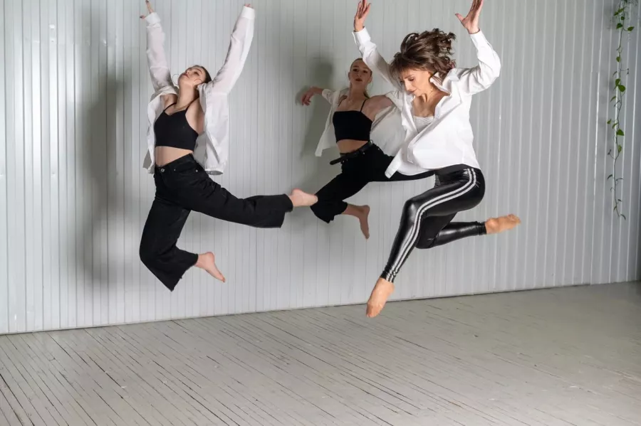 Школа танцев My Dance Online на Большакова в Екатеринбурге: Танцы, Зал, Хореография, Школа танцев, Балет, Растяжка,