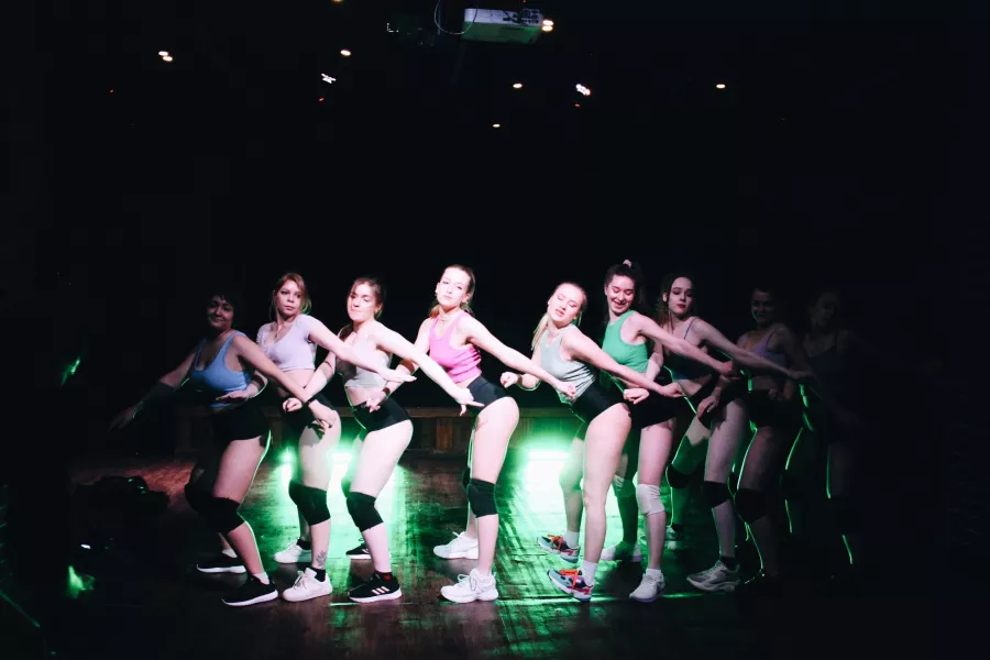 Танцевальная студия Royal Club в Екатеринбурге: Танцы, Зал, Хореография, Растяжка, Школа,