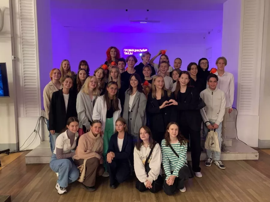 Студия современного танца Апельсин на Старых Большевиков в Екатеринбурге: Танцы, Зал, Хореография, Растяжка, Школа,