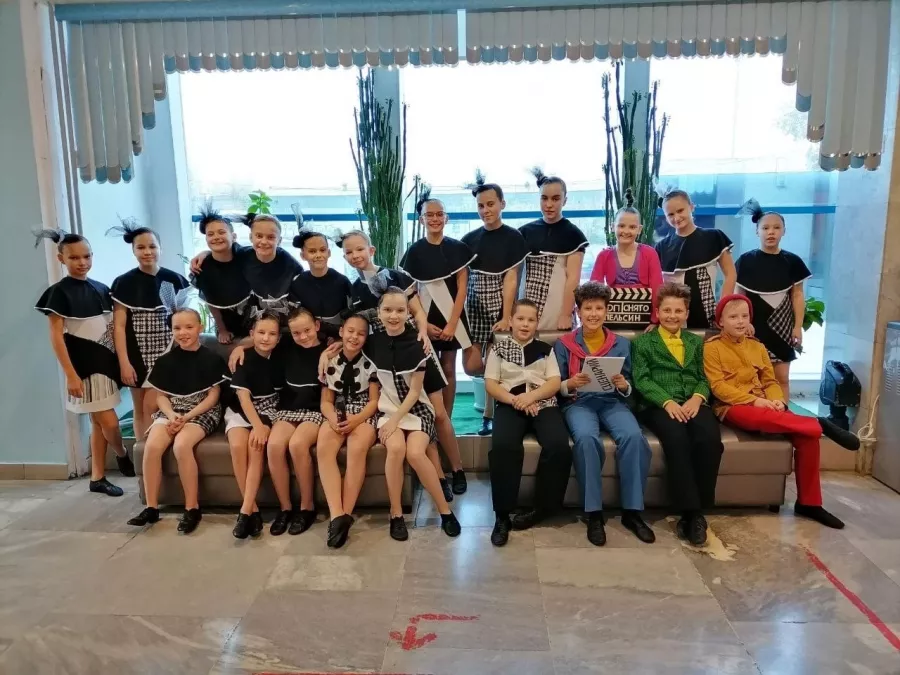 Студия современного танца Апельсин на Старых Большевиков в Екатеринбурге: Танцы, Зал, Хореография, Растяжка, Школа,