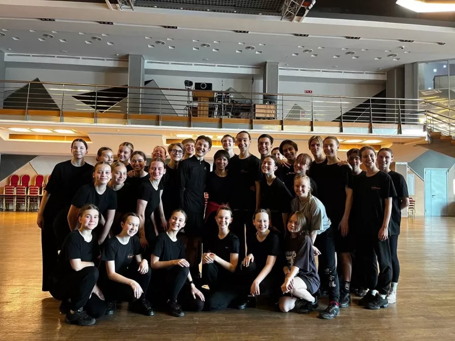 Студия современного танца Апельсин на Старых Большевиков в Екатеринбурге: Танцы, Зал, Хореография, Растяжка, Школа,