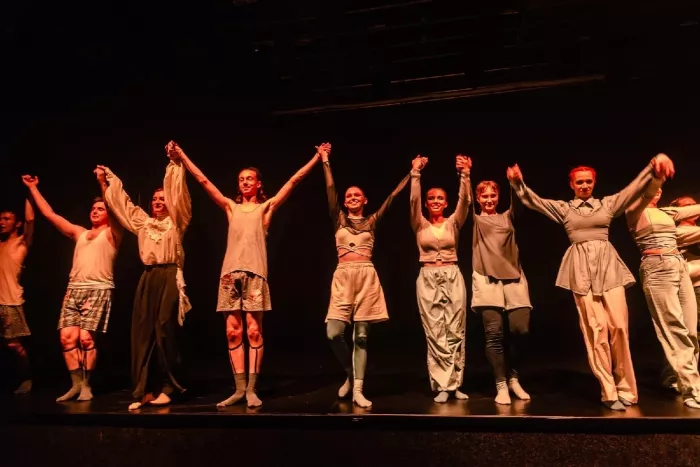 Студия современного танца Апельсин на Бисертской  в  Екатеринбурге