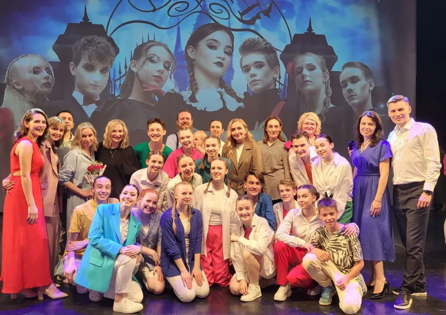 Студия современного танца Апельсин на Красных Героев в Екатеринбурге: Спорт, Танцы, Зал, Хореография, Растяжка, Школа,