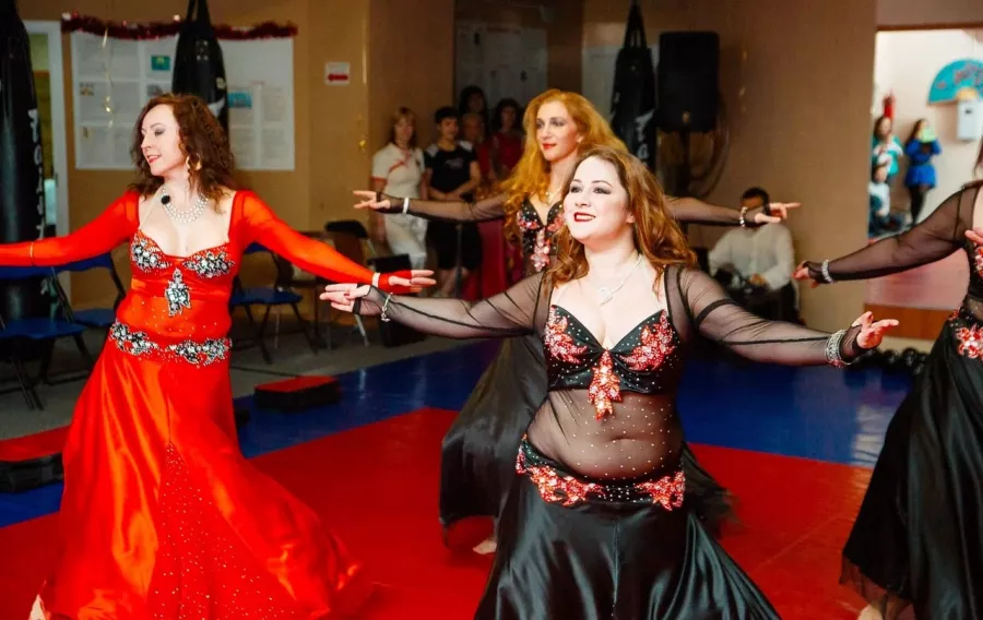 Клуб Восточный стиль на Мамина-Сибиряка в Екатеринбурге: Танцы, Зал, Хореография, Йога, Растяжка, Бокс, Школа, Детям,