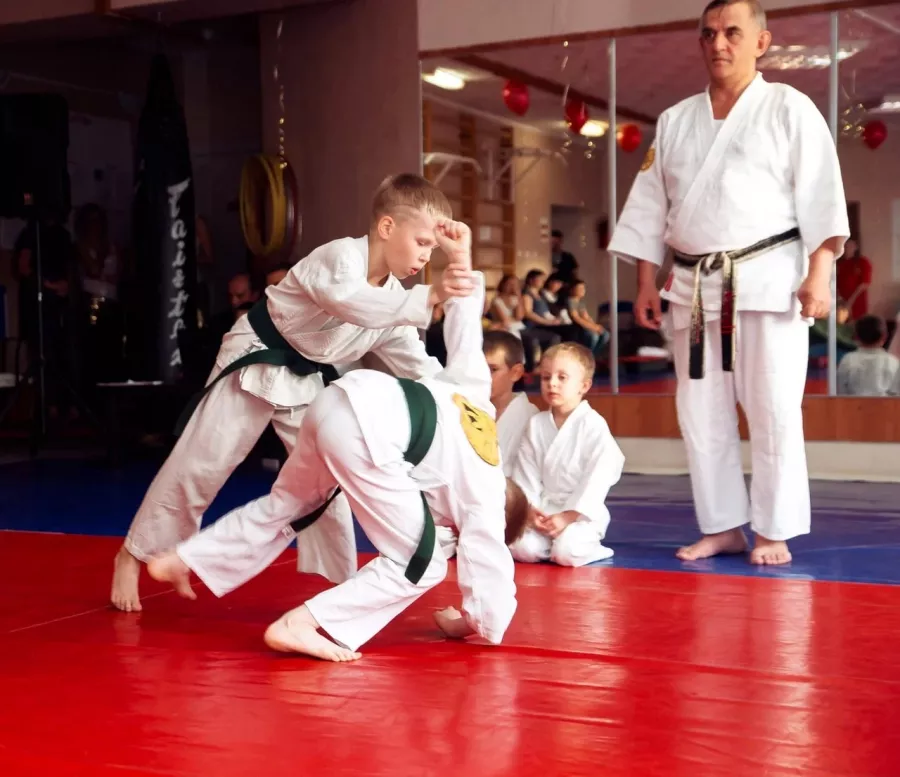 Клуб Восточный стиль на Мамина-Сибиряка в Екатеринбурге: Танцы, Зал, Хореография, Йога, Растяжка, Бокс, Школа, Детям,