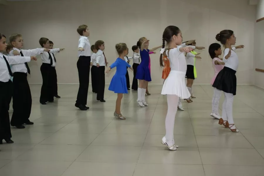 Танцевальный центр Фантазия на Технической в Екатеринбурге: Танцы, Зал, Хореография, Растяжка, Школа,