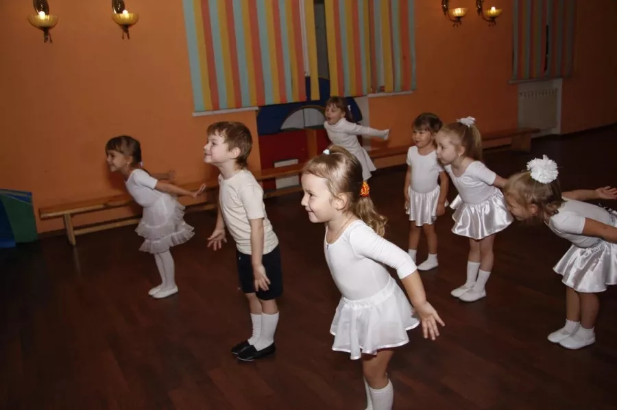 Танцевальный центр Фантазия на 8 Марте в Екатеринбурге: Танцы, Зал, Хореография, Растяжка, Школа,