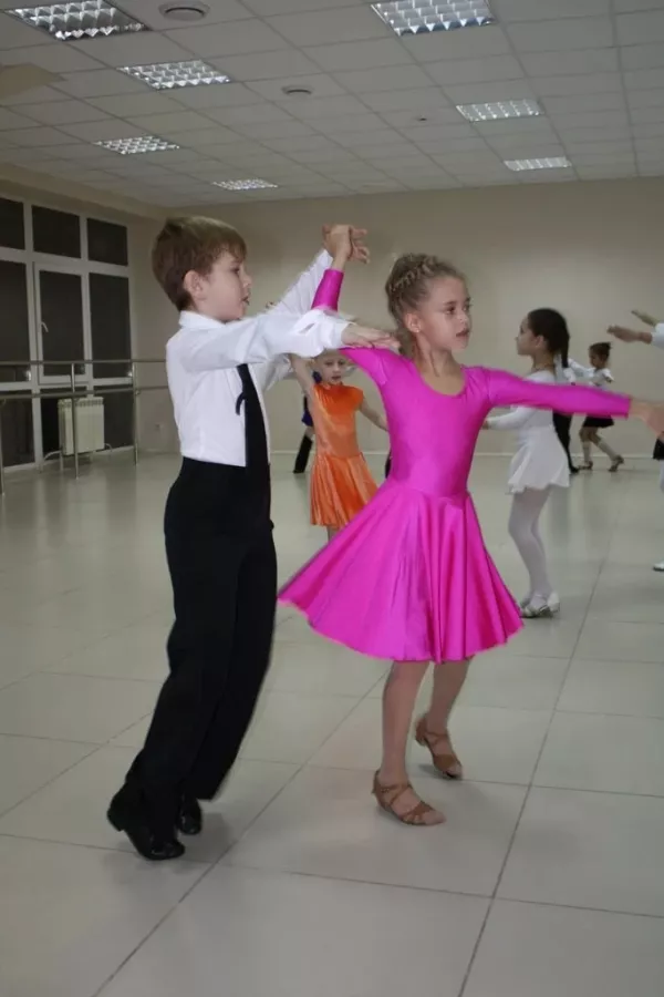Танцевальный центр Фантазия на 8 Марте в Екатеринбурге: Танцы, Зал, Хореография, Растяжка, Школа,