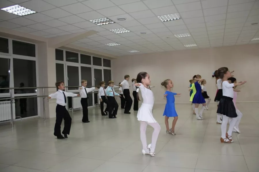 Танцевальный центр Фантазия на 8 Марте в Екатеринбурге: Танцы, Зал, Хореография, Растяжка, Школа,