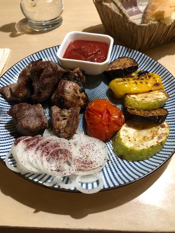 Ресторан Тифлис в Грозном: Еда, Традиционная кухня, Европейская кухня, Шведский стол, Вкусно, Ресторан, Бар, Доставка, Кафе,