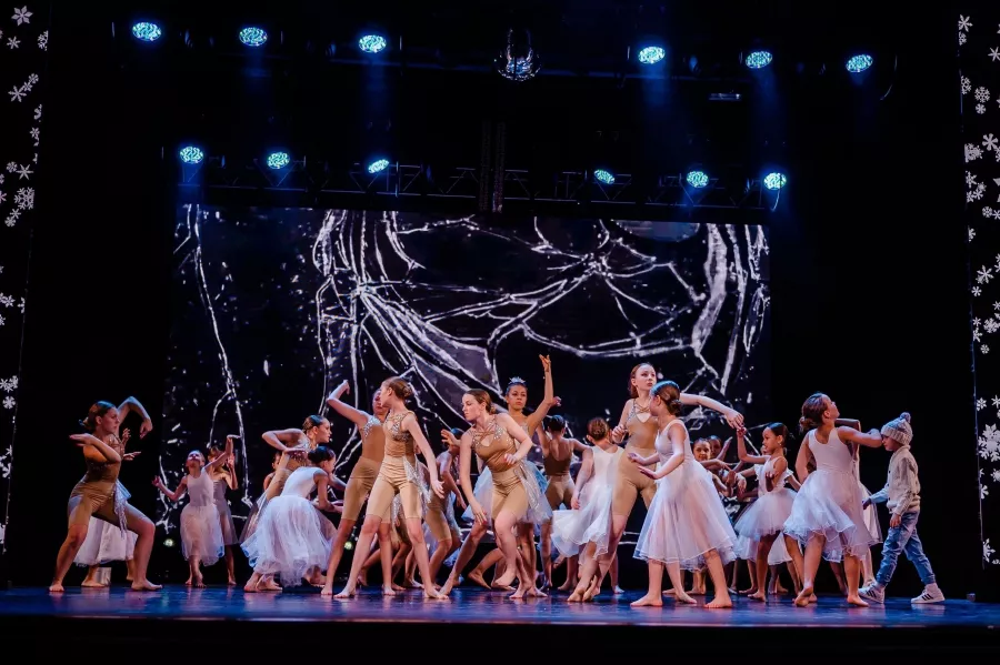 Школа танцев M & dance на Краснолесье в Екатеринбурге: Спорт, Танцы, Зал, Хореография, Растяжка, Школа, Детям,