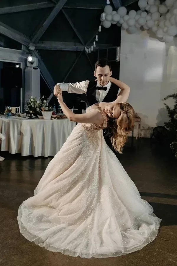 Студия Weddance в Екатеринбурге: Танцы, Зал, Хореография, Школа танцев, Свадебный танец, Растяжка,
