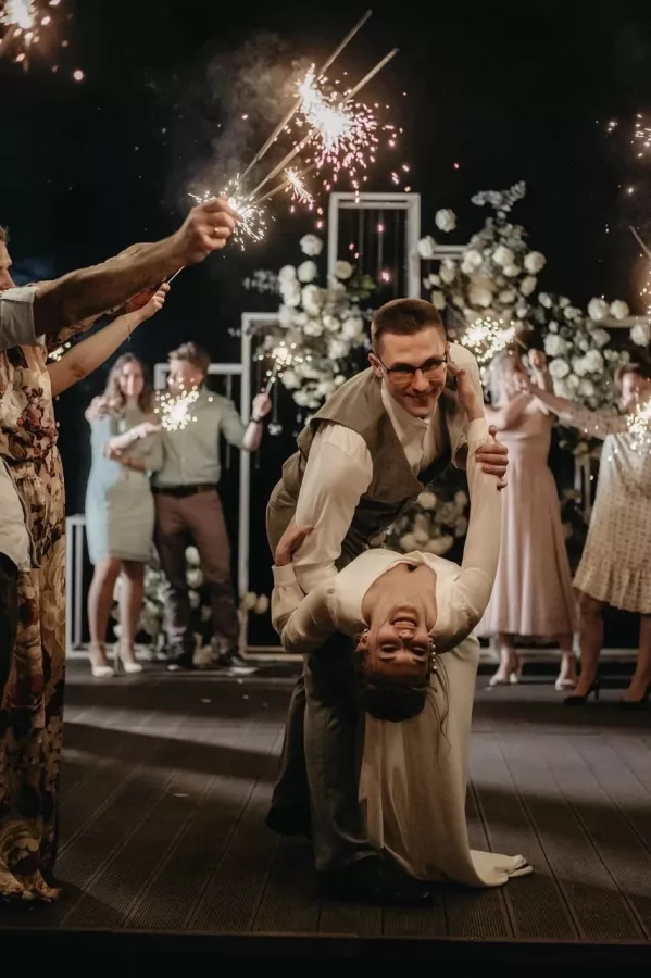 Студия Weddance в Екатеринбурге: Танцы, Зал, Хореография, Школа танцев, Свадебный танец, Растяжка,