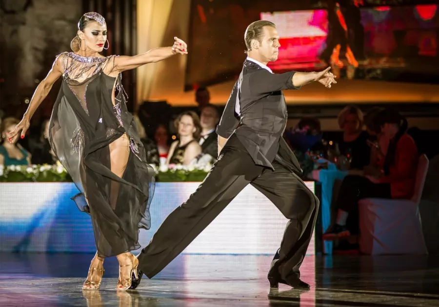 Танцевально-спортивный клуб ОДО в Екатеринбурге: Танцы, Зал, Хореография, Растяжка, Школа,