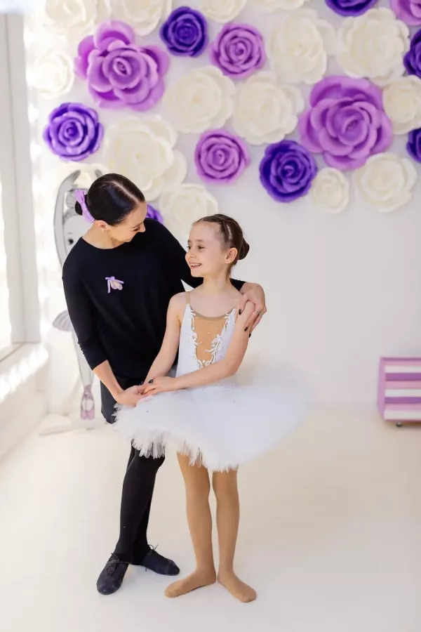 Детская школа балета Lil Ballerine на Ленина в Екатеринбурге: Танцы, Зал, Хореография, Школа танцев, Балет, Растяжка,