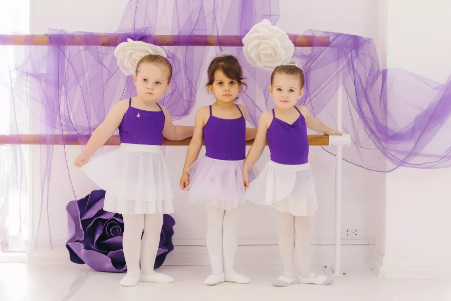 Детская школа балета Lil Ballerine на Краснолесье в Екатеринбурге: Танцы, Зал, Хореография, Балет, Растяжка, Школа,