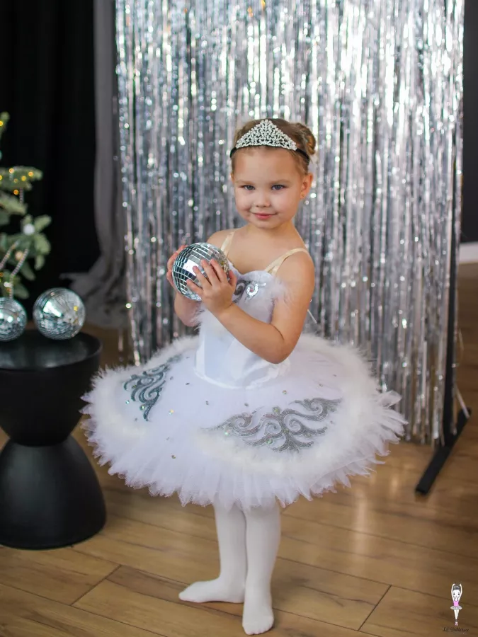 Детская школа балета Lil Ballerine на Краснолесье в Екатеринбурге: Танцы, Зал, Хореография, Балет, Растяжка, Школа,