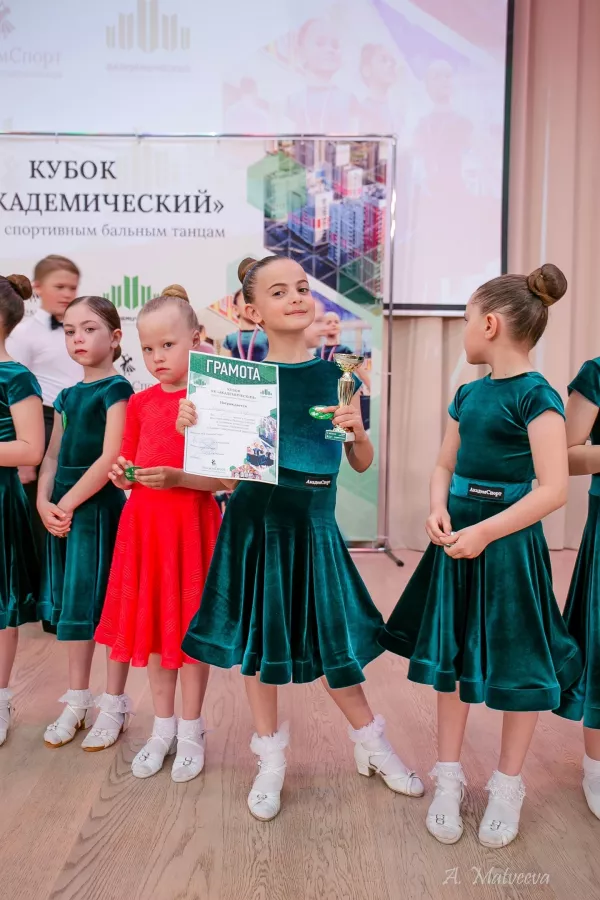 Спортивная школа АкадемСпорт на Академика Парина в Екатеринбурге: Танцы, Зал, Хореография, Школа танцев, Бальные танцы, Растяжка,