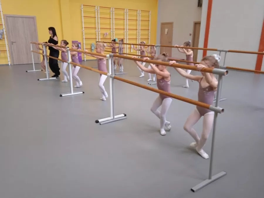 Спортивная школа АкадемСпорт на Академика Парина в Екатеринбурге: Танцы, Зал, Хореография, Школа танцев, Бальные танцы, Растяжка,