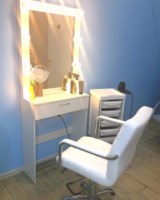 Парикмахерская Family Beauty Club в Красной Поляне: Детская стрижка, Плетение кос, Стрижка бороды, Женская стрижка, Гель-лак, Мужская стрижка,
