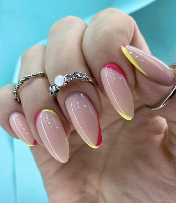 Парикмахерская Family Beauty Club в Красной Поляне: Детская стрижка, Плетение кос, Стрижка бороды, Женская стрижка, Гель-лак, Мужская стрижка,