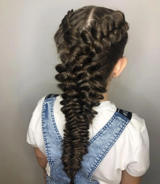 Парикмахерская Family Beauty Club в Красной Поляне: Детская стрижка, Плетение кос, Стрижка бороды, Женская стрижка, Гель-лак, Мужская стрижка,