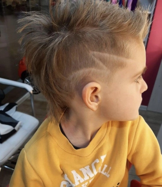 Парикмахерская Family Beauty Club в Красной Поляне: Детская стрижка, Плетение кос, Стрижка бороды, Женская стрижка, Гель-лак, Мужская стрижка,