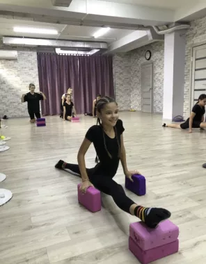 ​Студия хореографии для взрослых и детей "​​Релеве"