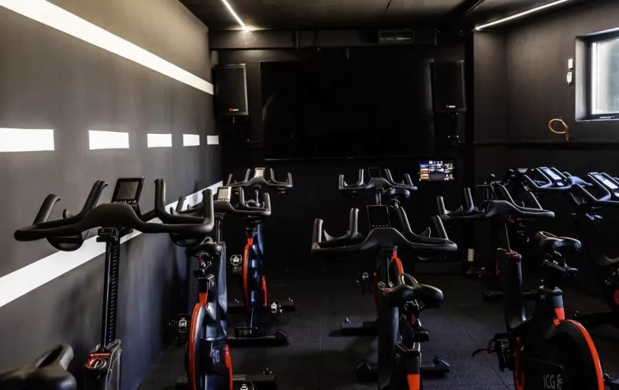Фитнес-клуб Crocus fitness в Адлере: Аэробика, Детский уголок, Йога, Развиваться, Фитнес, Кроссфит, Настольный теннис, Боевые искусства, Аквааэробика,