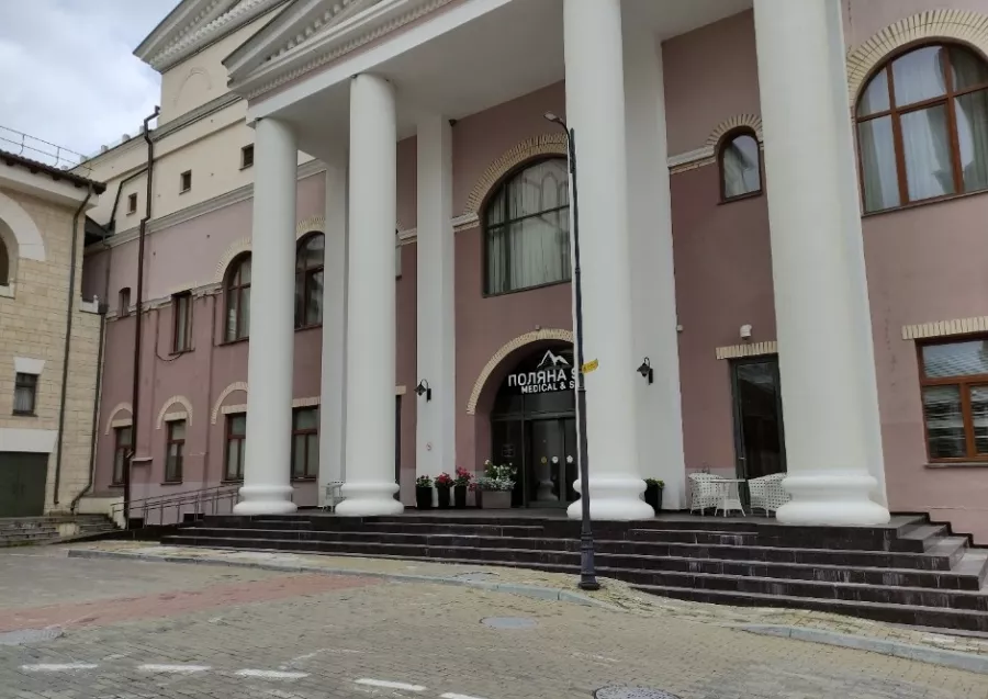 Салон красоты Beauty salon в Красной Поляне: Детская стрижка, Плетение кос, Женская стрижка , Гель-лак, Педикюр, Мужская стрижка,