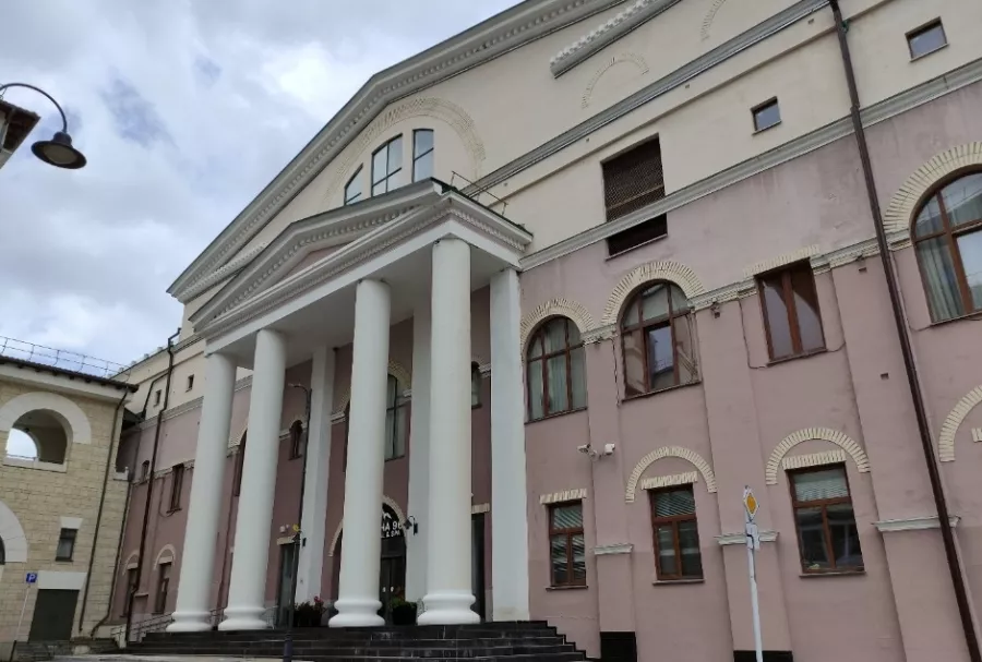 Салон красоты Beauty salon в Красной Поляне: Детская стрижка, Плетение кос, Женская стрижка , Гель-лак, Педикюр, Мужская стрижка,