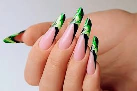 Салон красоты Beauty salon в Красной Поляне: Детская стрижка, Плетение кос, Женская стрижка , Гель-лак, Педикюр, Мужская стрижка,