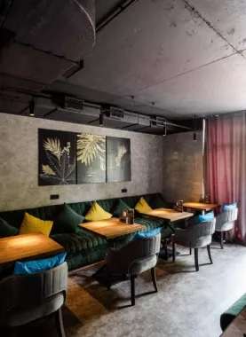 Лаундж-бар "Tooman lounge bar".
