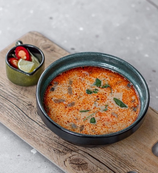 Кафе Mesto BBQ Bar в Красной Поляне: Стейк-хаус, Винная карта, Бургеры, Завтрак, Детское меню, Заказ столиков,