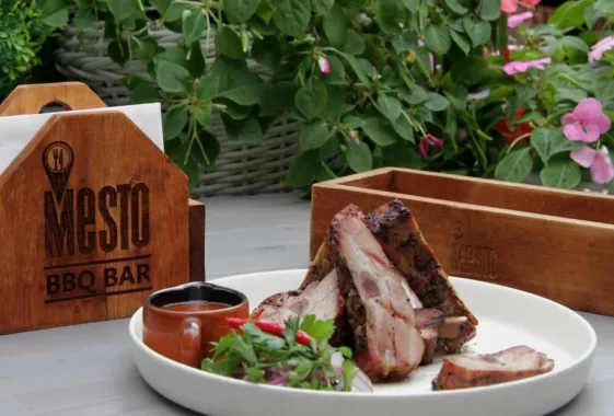 ​Кафе "Mesto BBQ Bar".