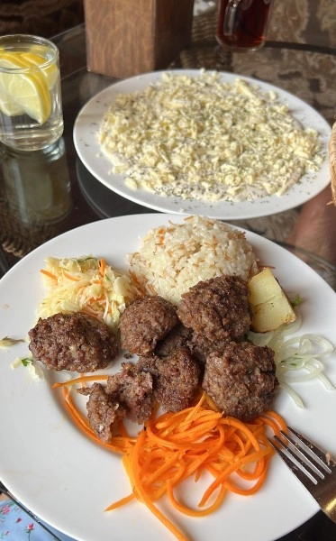 Кафе Провинция в Красной Поляне: Шашлычные, Еврейская кухня, Заказ навынос, Бизнес-ланч, Летняя терраса,