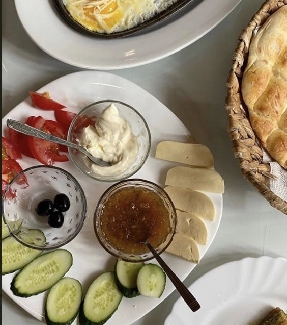 Кафе Провинция в Красной Поляне: Шашлычные, Еврейская кухня, Заказ навынос, Бизнес-ланч, Летняя терраса,