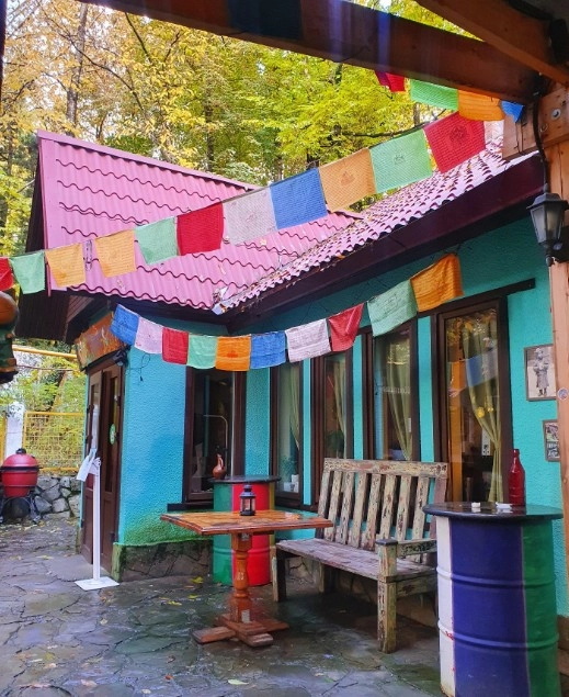 Кафе Мамочка момо в Красной Поляне: Буузные, Китайская кухня, Бизнес-ланч, Детская комната, Постное меню, Заказ столиков,